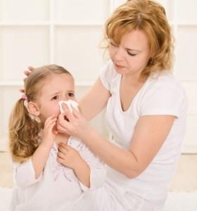 Cosa succede se il bambino ha il naso che cola? Il trattamento con i rimedi popolari è un'eccellente soluzione!